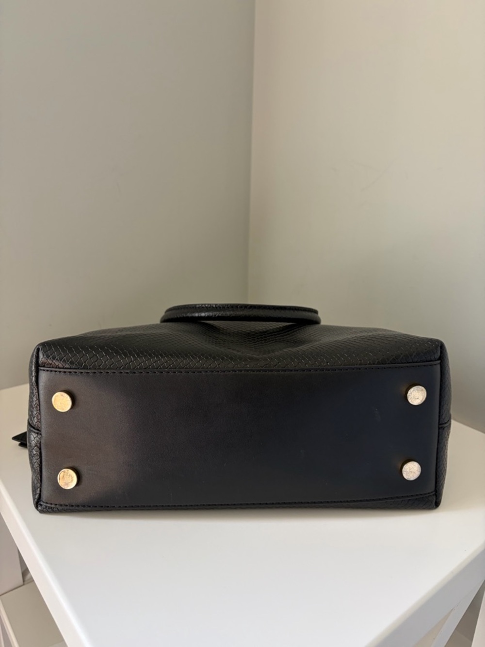 Michael Kors Large Elson Satchel - Picture 8 of 15